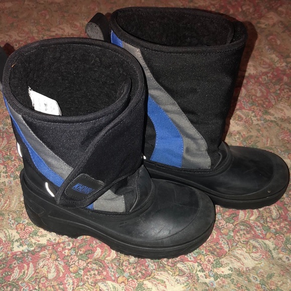 boys snow boots size 4